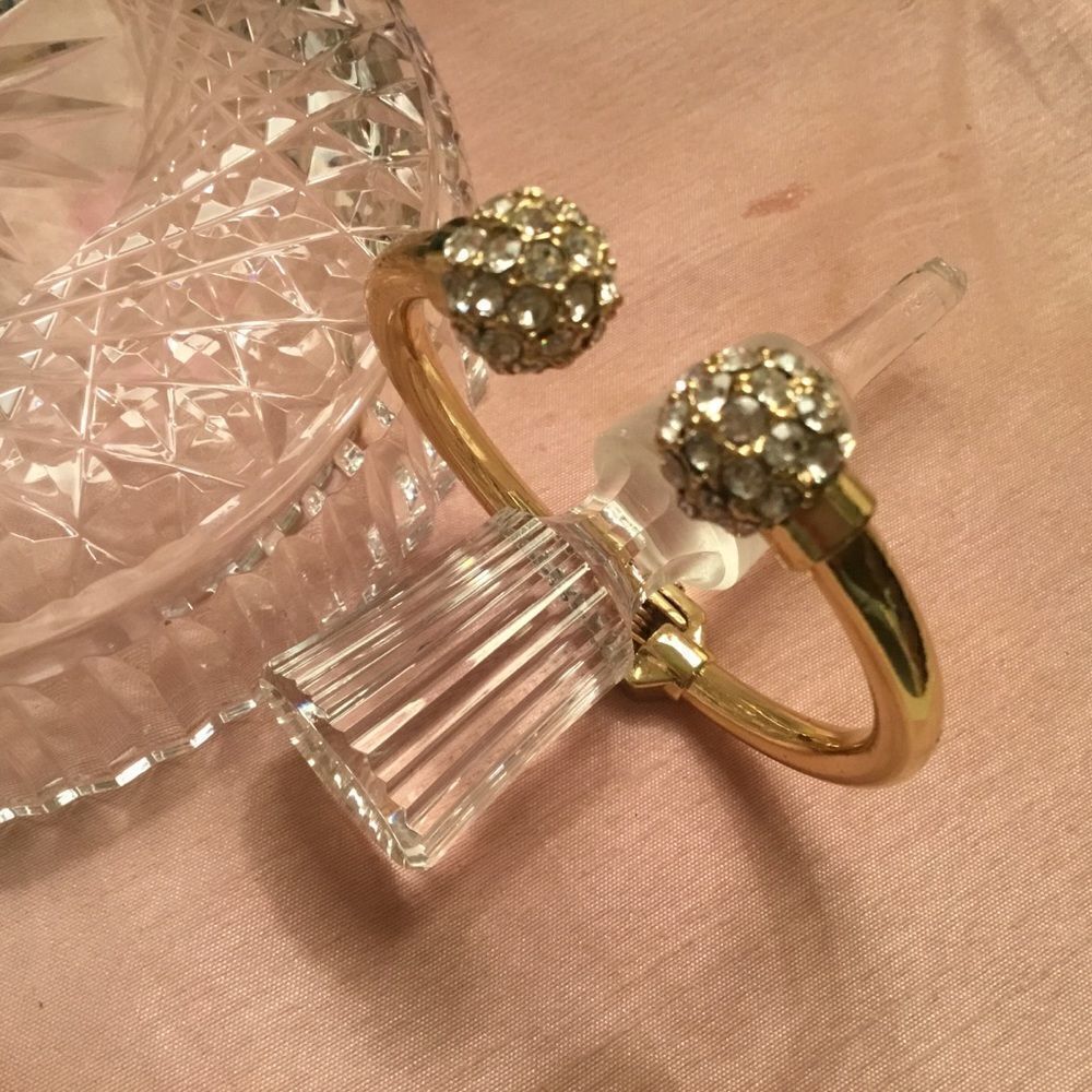 NWOT INC (Macy’s brand) Goldtone and Crystal Ball Bracelet